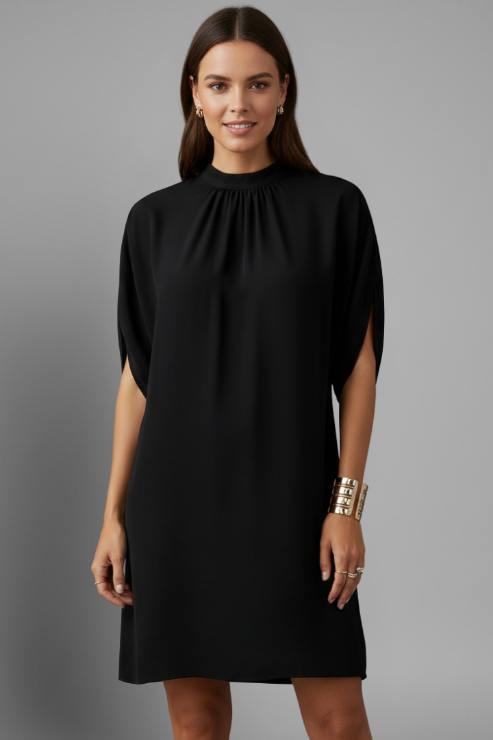 Fiora | Mini-robe droite pour femme – Col montant, manches courtes fendues