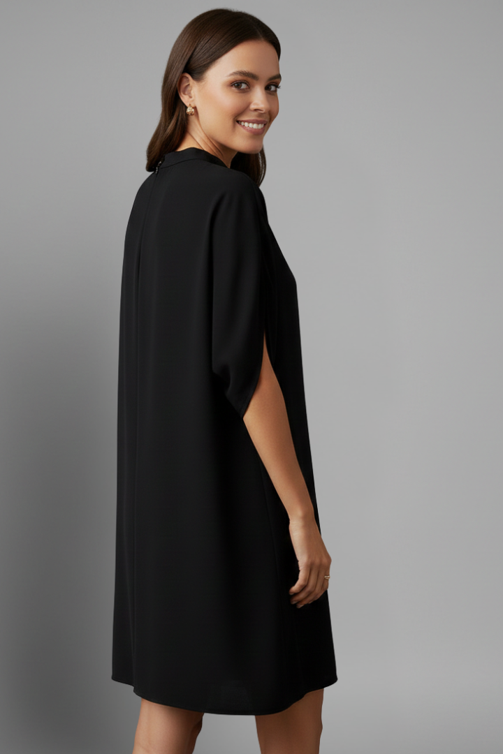 Fiora | Mini-robe droite pour femme – Col montant, manches courtes fendues