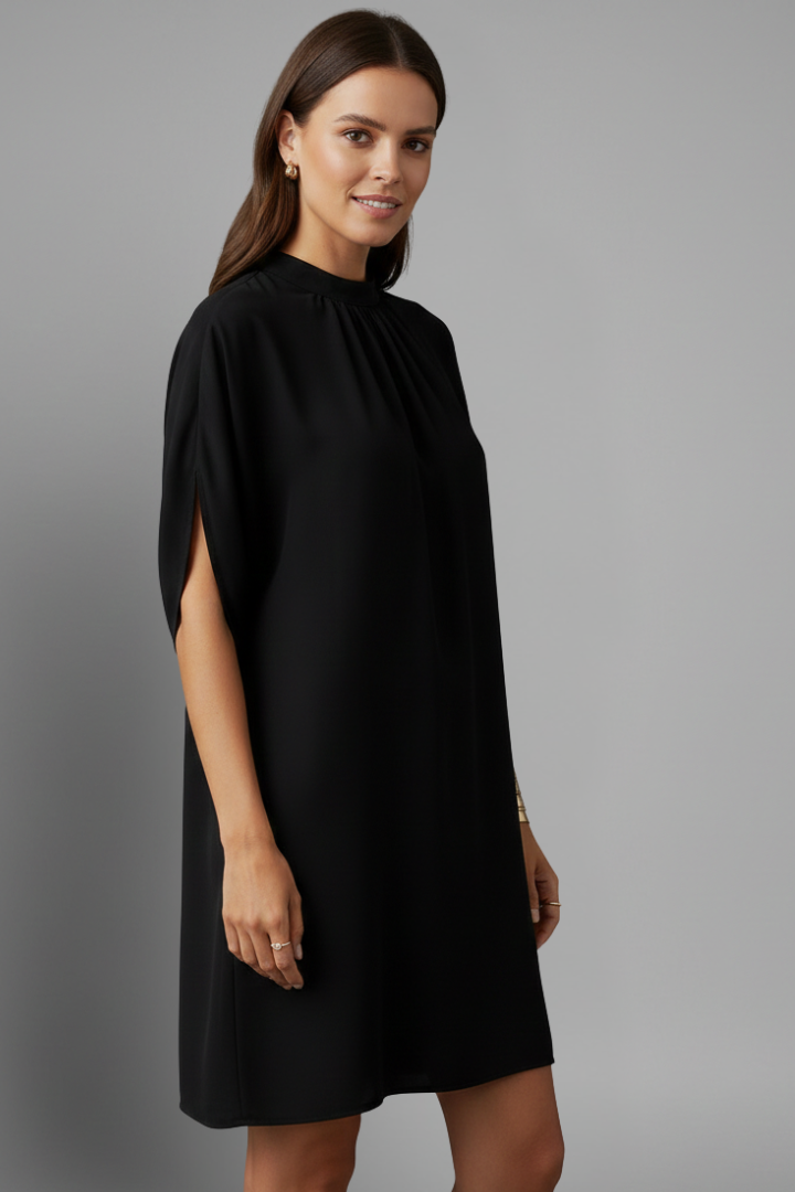 Fiora | Mini-robe droite pour femme – Col montant, manches courtes fendues