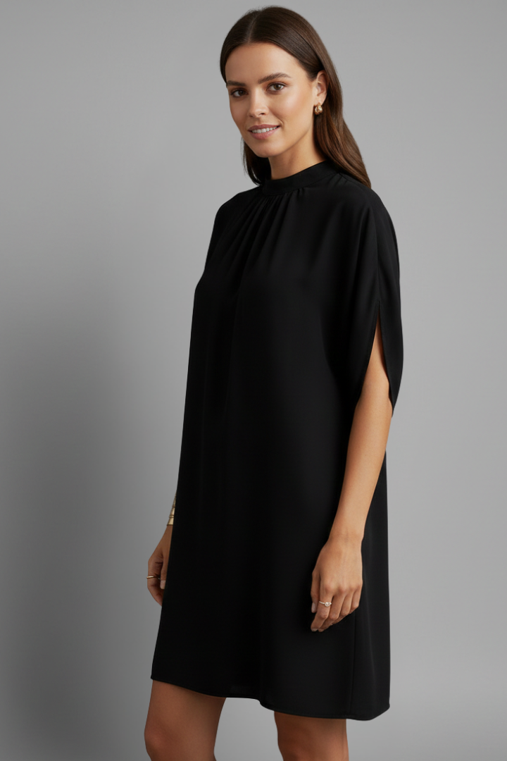 Fiora | Mini-robe droite pour femme – Col montant, manches courtes fendues