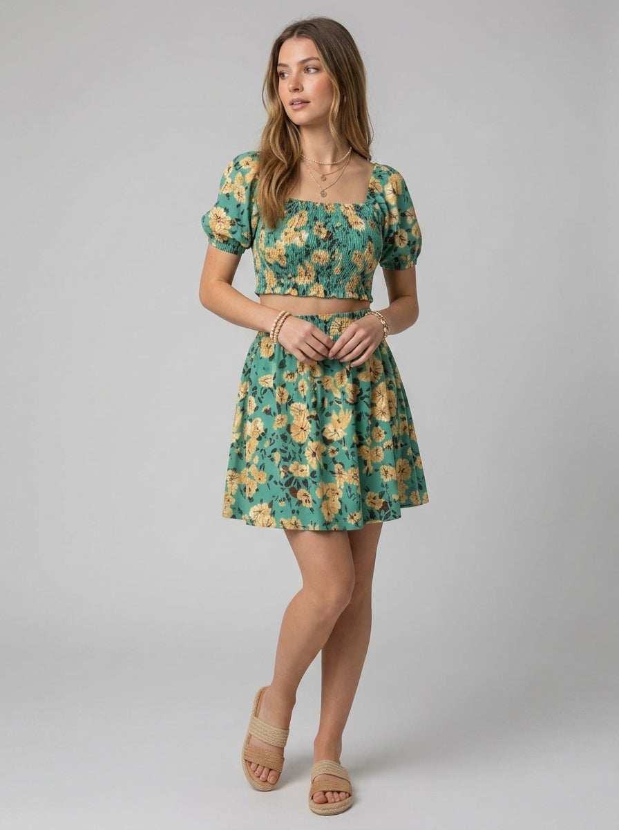 Veda | Ensemble floral assorti pour femme – Top court à encolure carrée et mini-jupe évasée