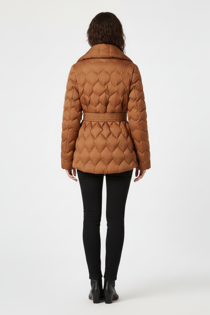Cyra | Doudoune longue pour femmes – Taille ceinturée, poches profondes
