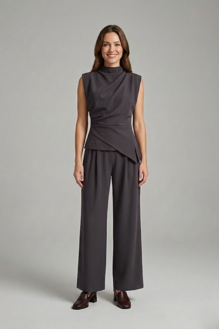 Arisyn | Ensemble coordonné pour femme – Haut drapé sans manches et pantalon à jambes droites