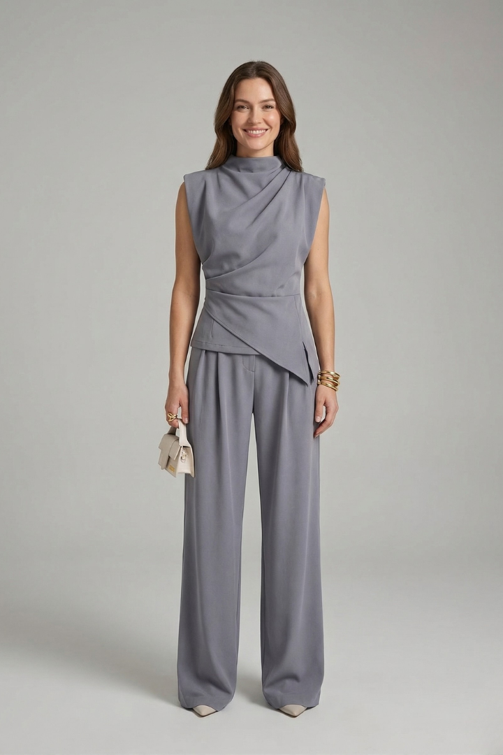 Arisyn | Ensemble coordonné pour femme – Haut drapé sans manches et pantalon à jambes droites