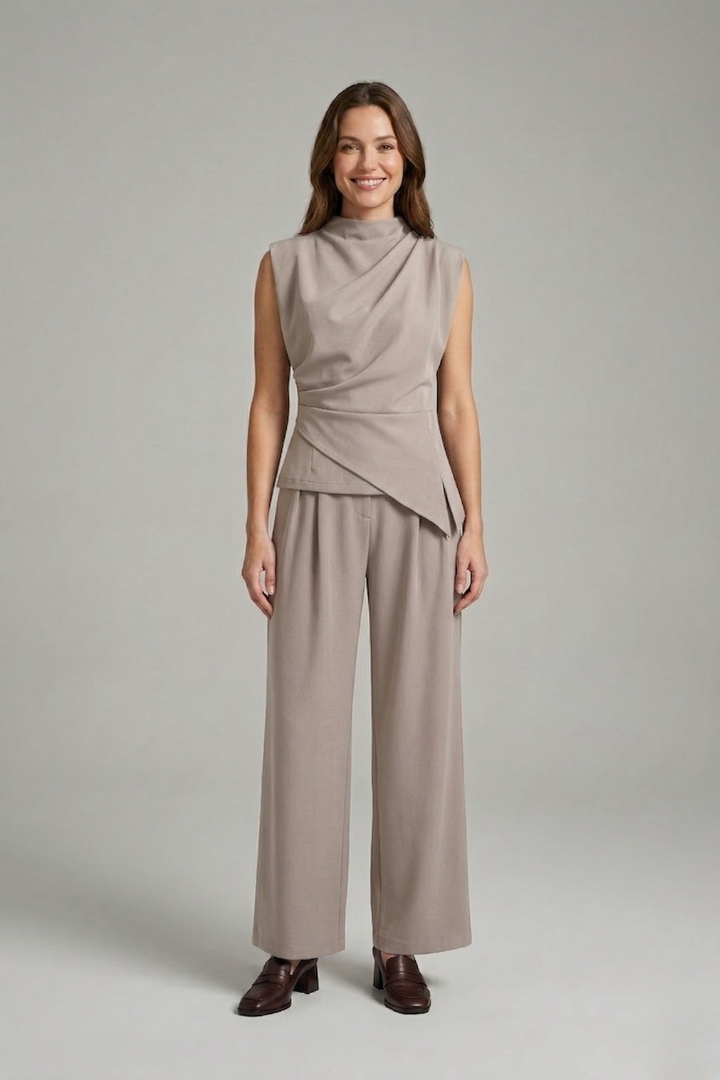 Arisyn | Ensemble coordonné pour femme – Haut drapé sans manches et pantalon à jambes droites