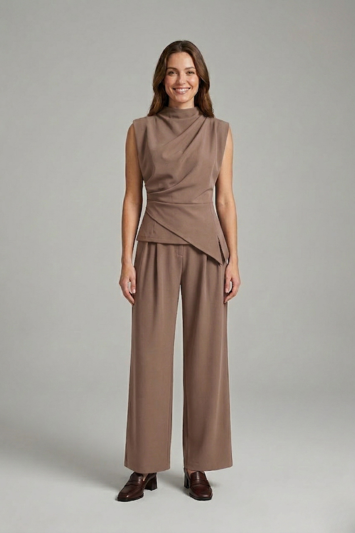 Arisyn | Ensemble coordonné pour femme – Haut drapé sans manches et pantalon à jambes droites
